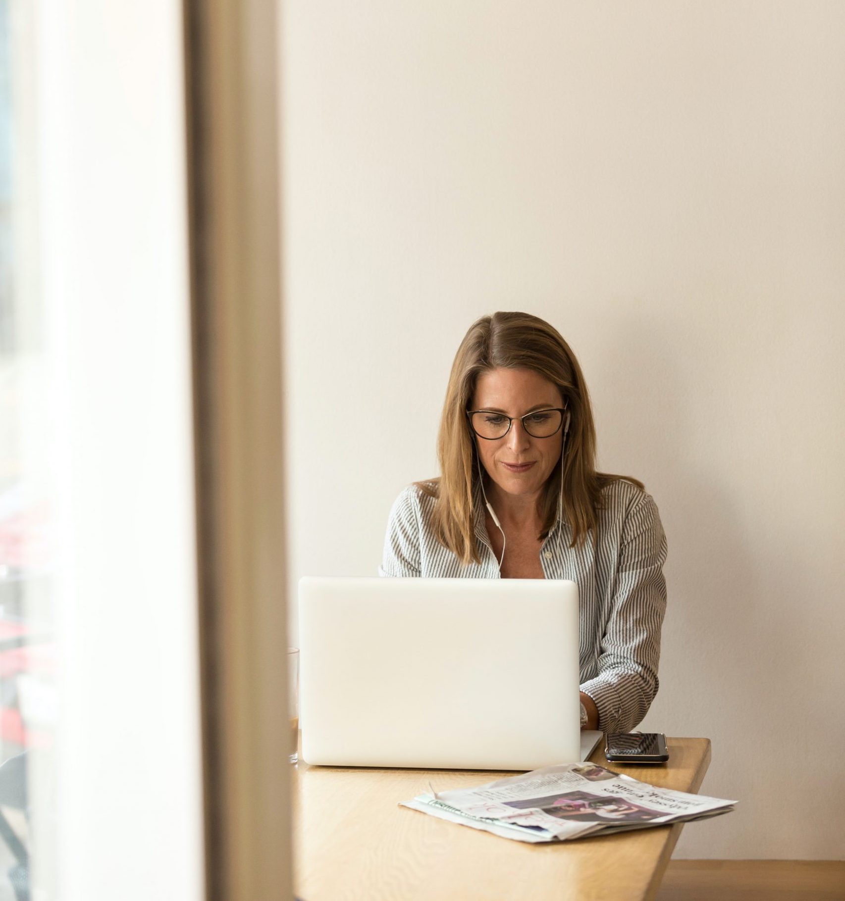 woman-sitting-while-using-laptop-1251828-scaled woman-sitting-while-using-laptop-1251828-scaled