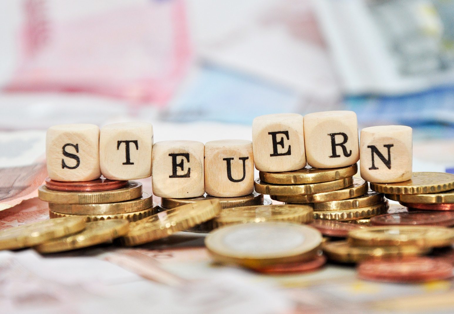 Steuern Schriftzug Steuern Schriftzug